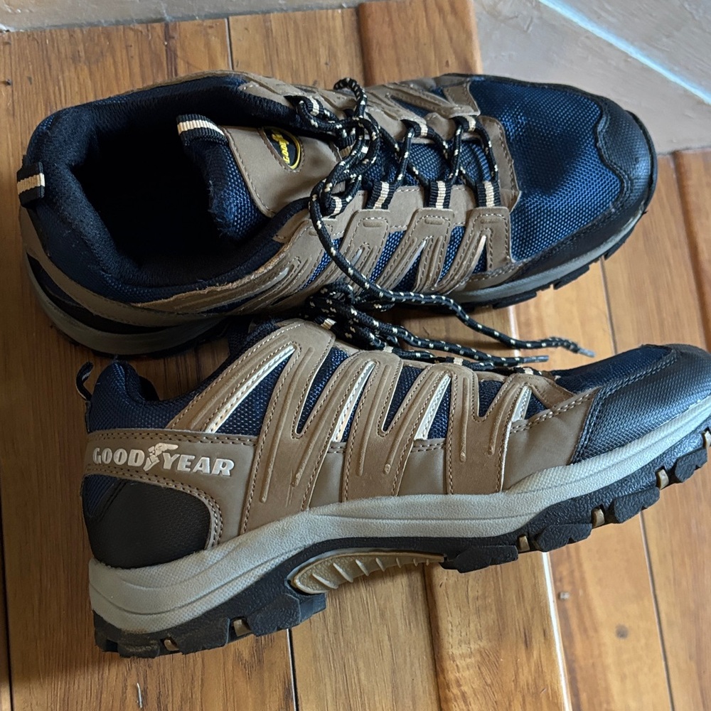 Men's Black and Brown Athletic Shoes